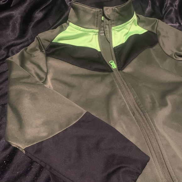 Boys Classic Jogger Set Green/Black glow in the dark jogger jacket Size 10/12 - Picture 7 of 8